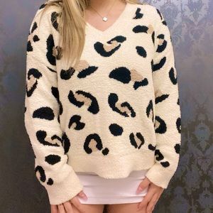 Super cute cheetah print oversized v neck sweater
